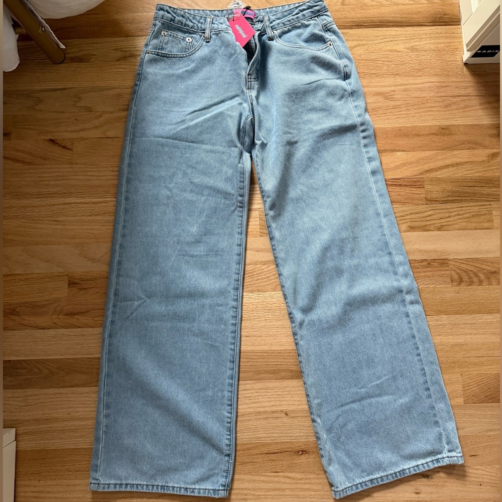 BRAND NEW WITH TAGS Blue Straight Leg Low Waisted Edikted Jeans